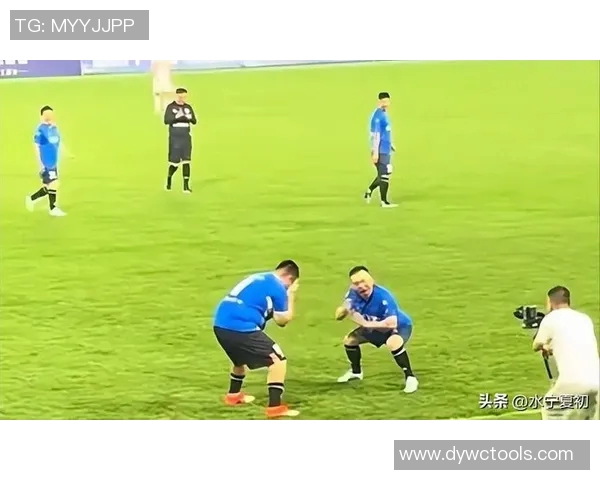 足球明星挑战篮球投篮技巧 展现运动跨界的极限魅力 足球明星挑战篮球投篮技巧 展现运动跨界的极限魅力