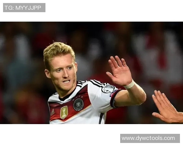 足球球星亲笔签名纹身展现独特个性与无限热爱