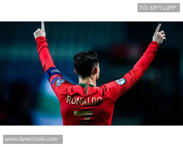 穿长袖征战绿茵场的足球明星盘点及其独特风格解析 穿长袖征战绿茵场的足球明星盘点及其独特风格解析